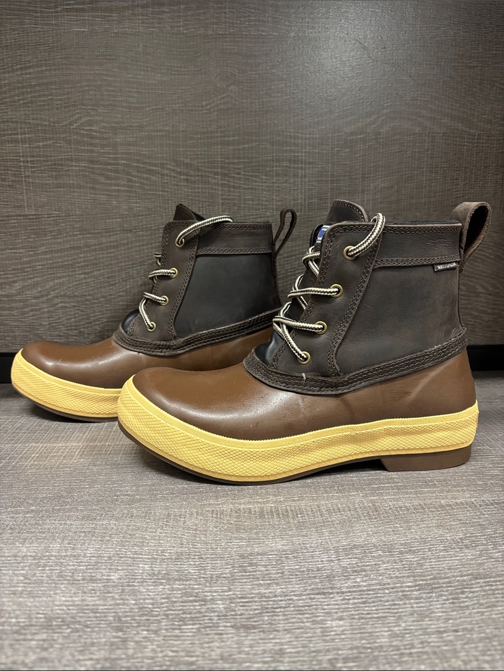 Women's Xtratuf 6" Legacy Lace Boots (Brown) - Size 9